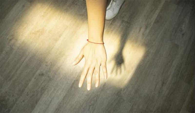 Virtual Sun creating natural sunbeam illumination in a room