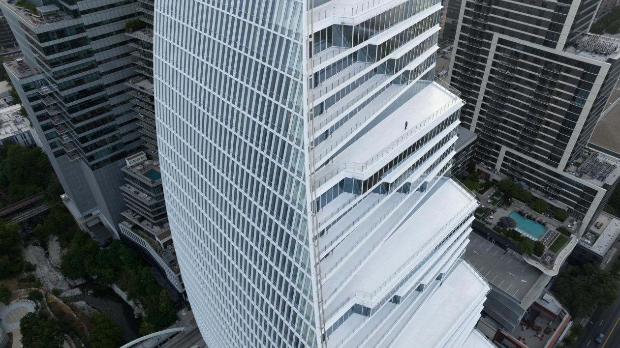 Raphael Pelli's 35-story office tower in Austin with balconies for all
